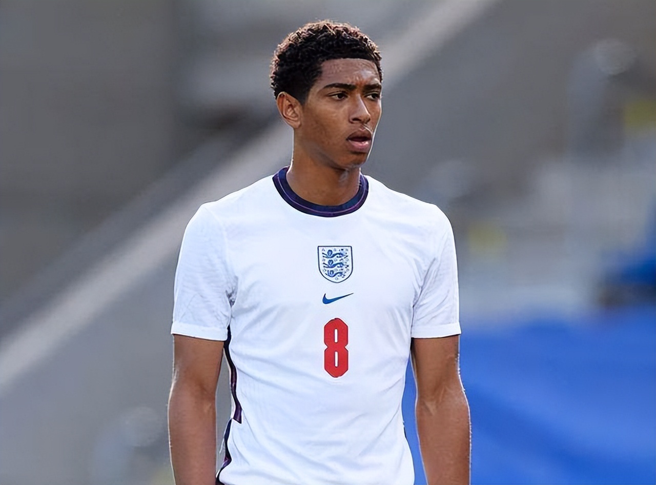 记者：申花今天下午飞赴天津，于汉超、戴伟浚等人随队出征（记者：申花今日下午飞往天津，于汉超、戴伟浚等随队出发）