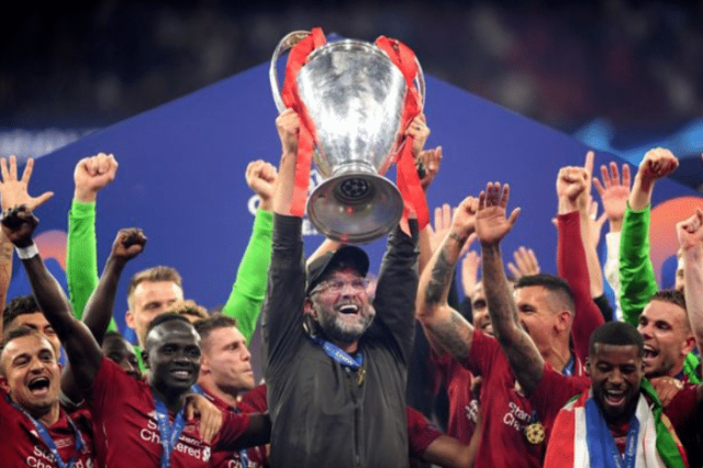 金彭贝谈登贝莱荣膺金球奖：看到他在台上落泪，我真的很感动（金彭贝谈登贝莱加冕金球：他在台上落泪的瞬间令我动容）