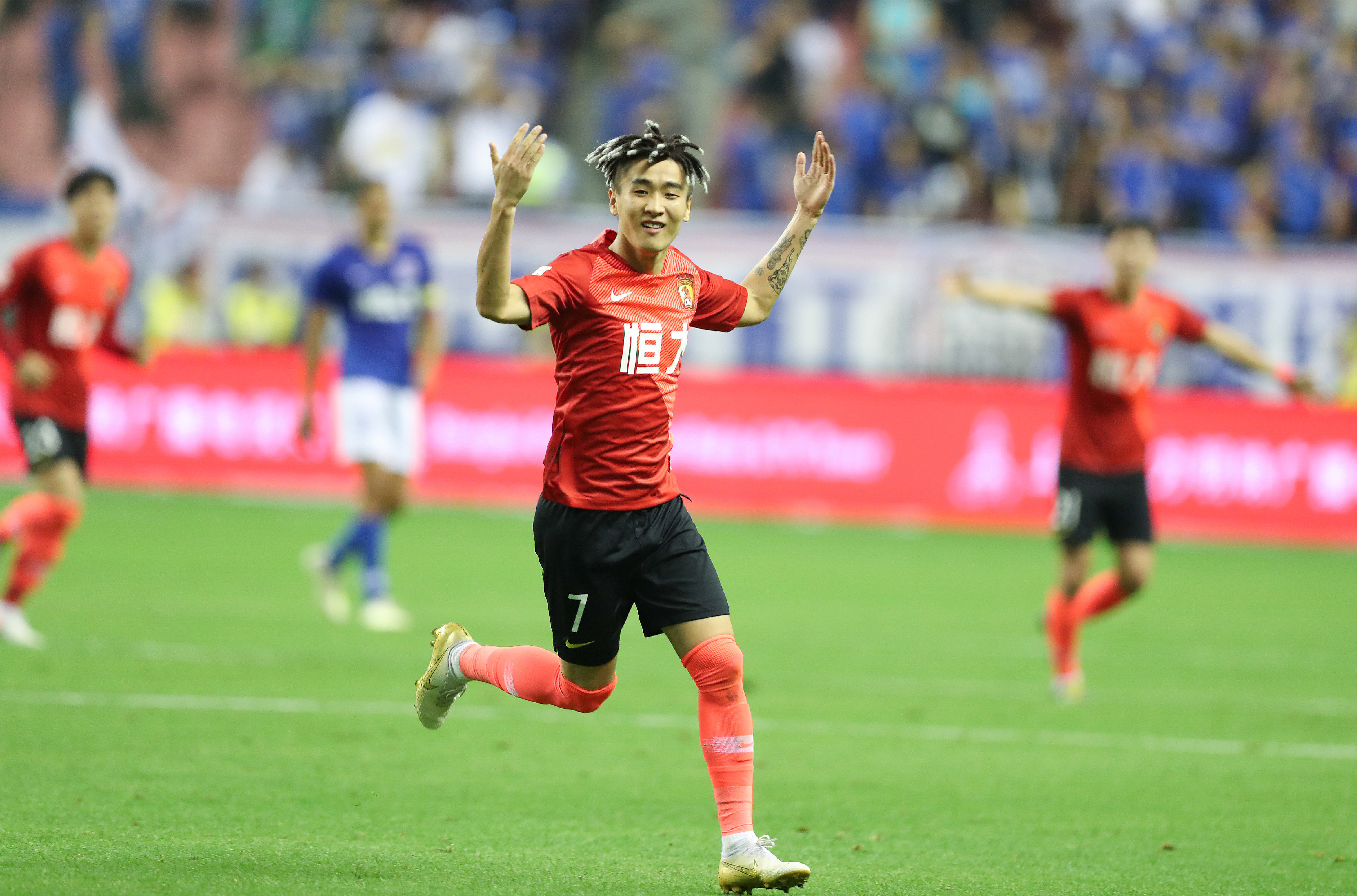 前塞尔塔队长马略性骚扰吉祥物罪名成立，被罚8000欧（前塞尔塔队长马略因性骚扰吉祥物被判有罪，罚款8000欧元）