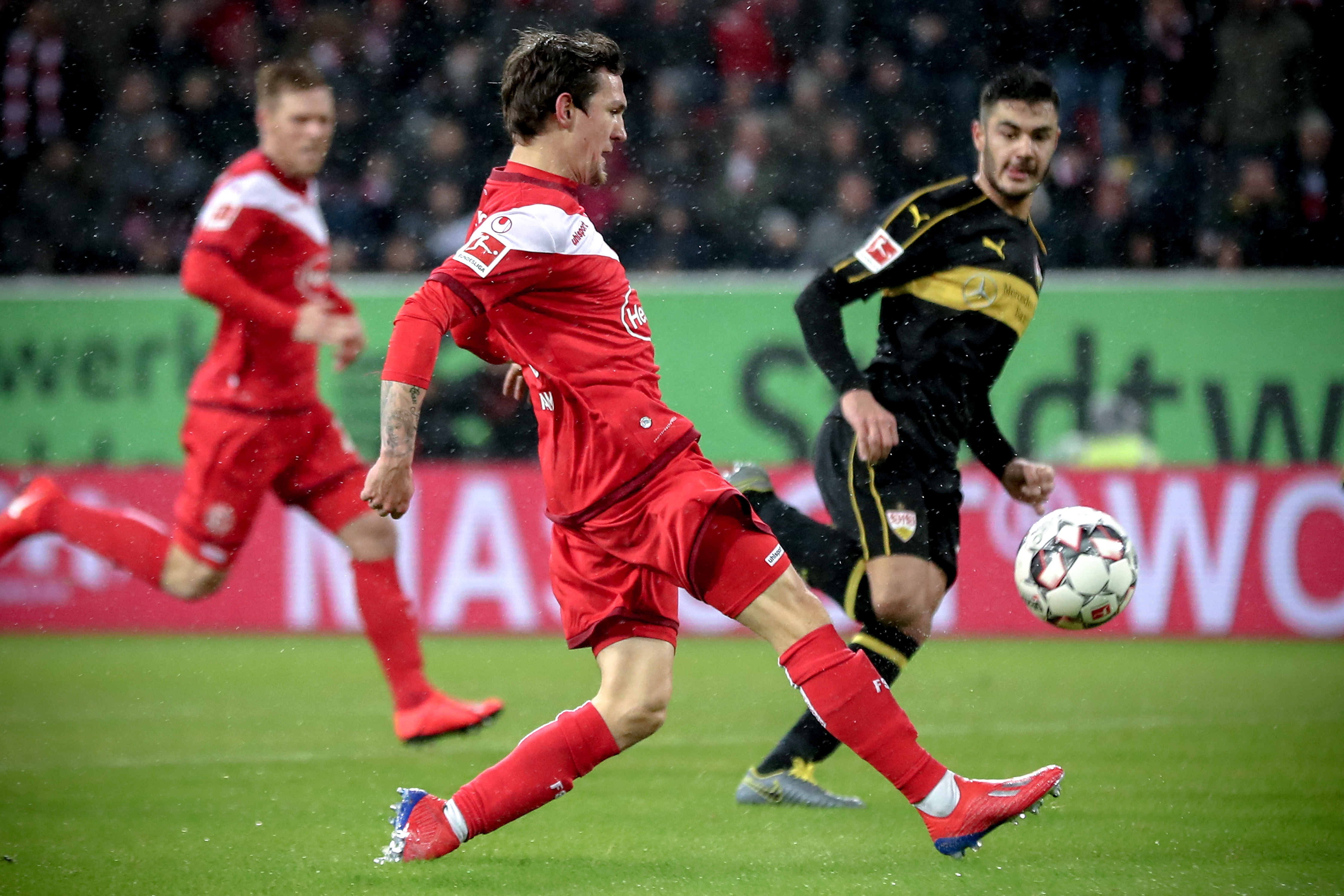 疯狂对轰！康宁汉姆半场18+8+5对飙贝恩21分（火力全开！康宁汉姆半场18+8+5硬刚贝恩21分）