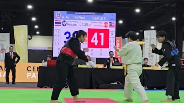 萨巴伦卡大坂直美表演赛邀球迷上场，展职业业余差距（萨巴伦卡与大坂直美表演赛邀请球迷同场竞技，职业与业余差距尽显）