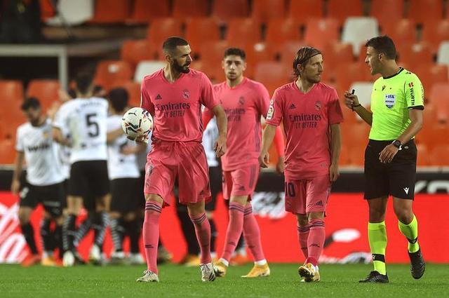 他第四节突然爆发，带队直接反超（末节他火力全开，率队一举反超）