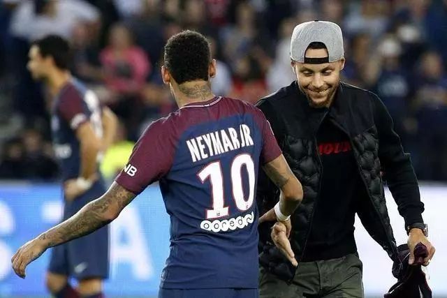 替补球员上场即助攻制胜球（替补登场送出制胜助攻）